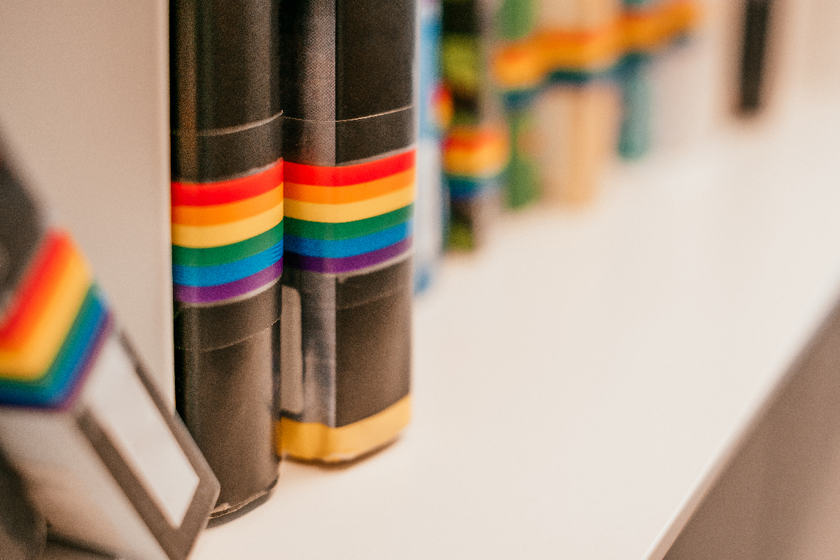 Parents sue school district for requiring kids to read LGBT books - Vimarsana News