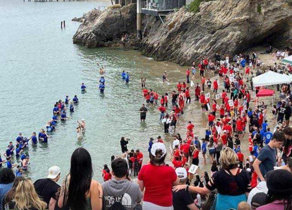 Over 4,000 people baptized at California beach during historic 'Baptize SoCal' event