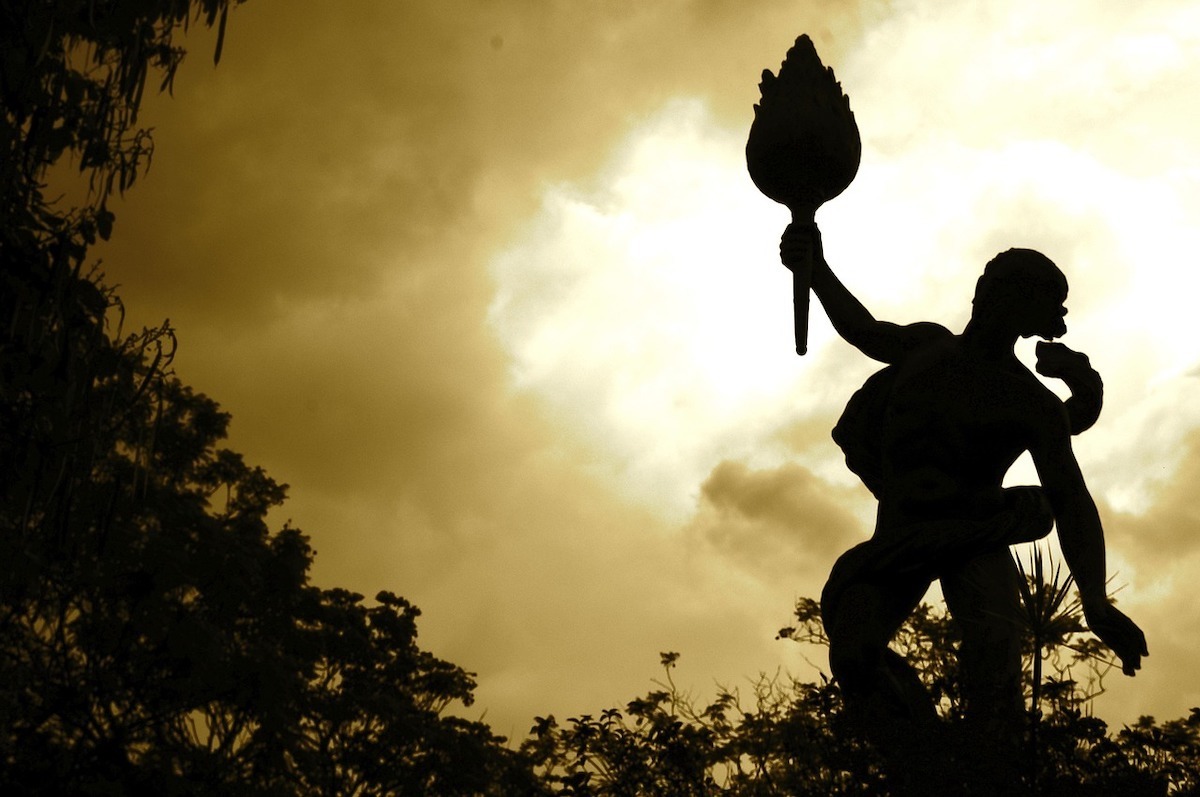 Amazon love god statue near cathedral upsets Christians - Vimarsana News