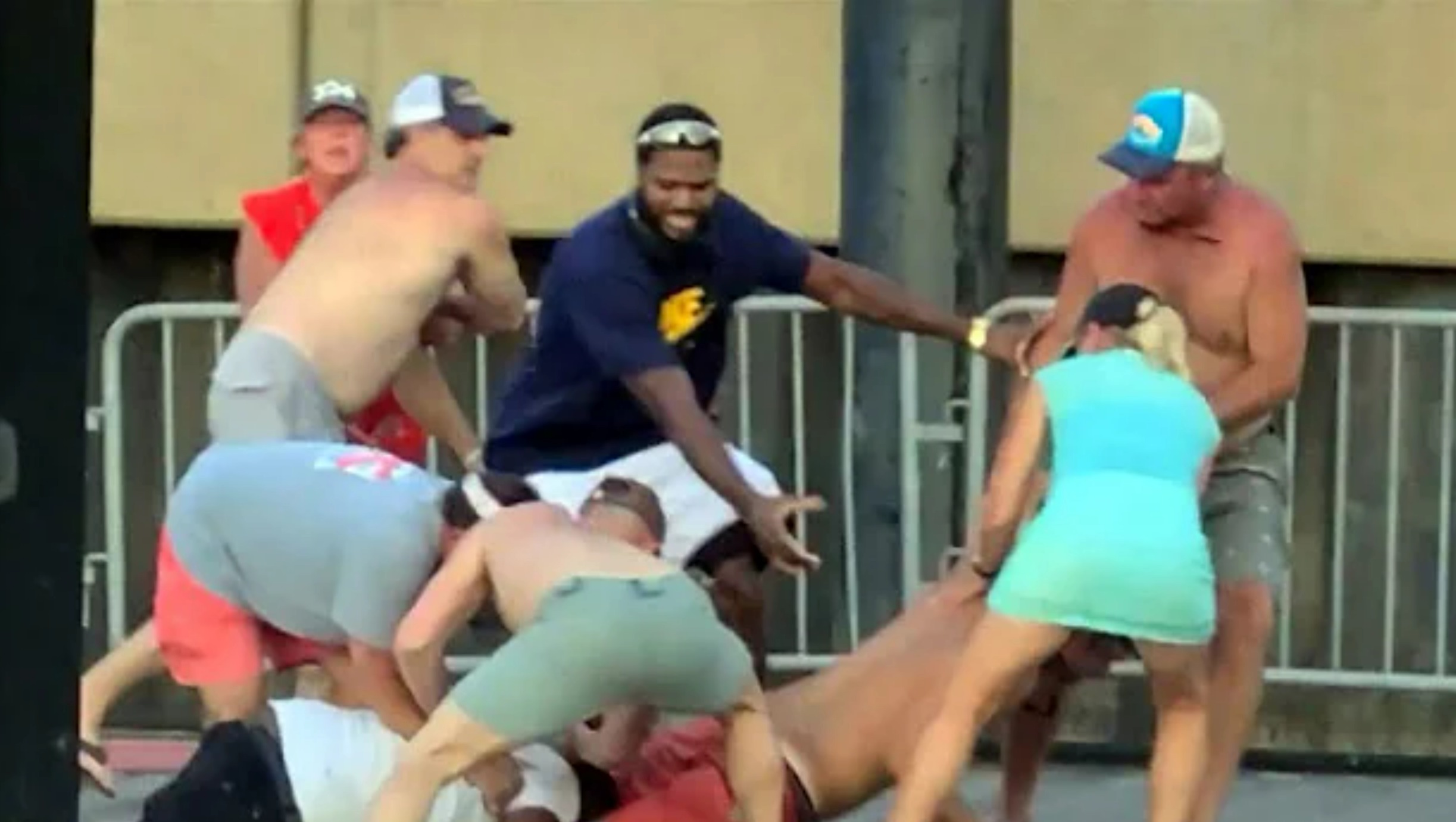 Rickey Smiley, pastor, react to Montogmery boat brawl - Vimarsana News