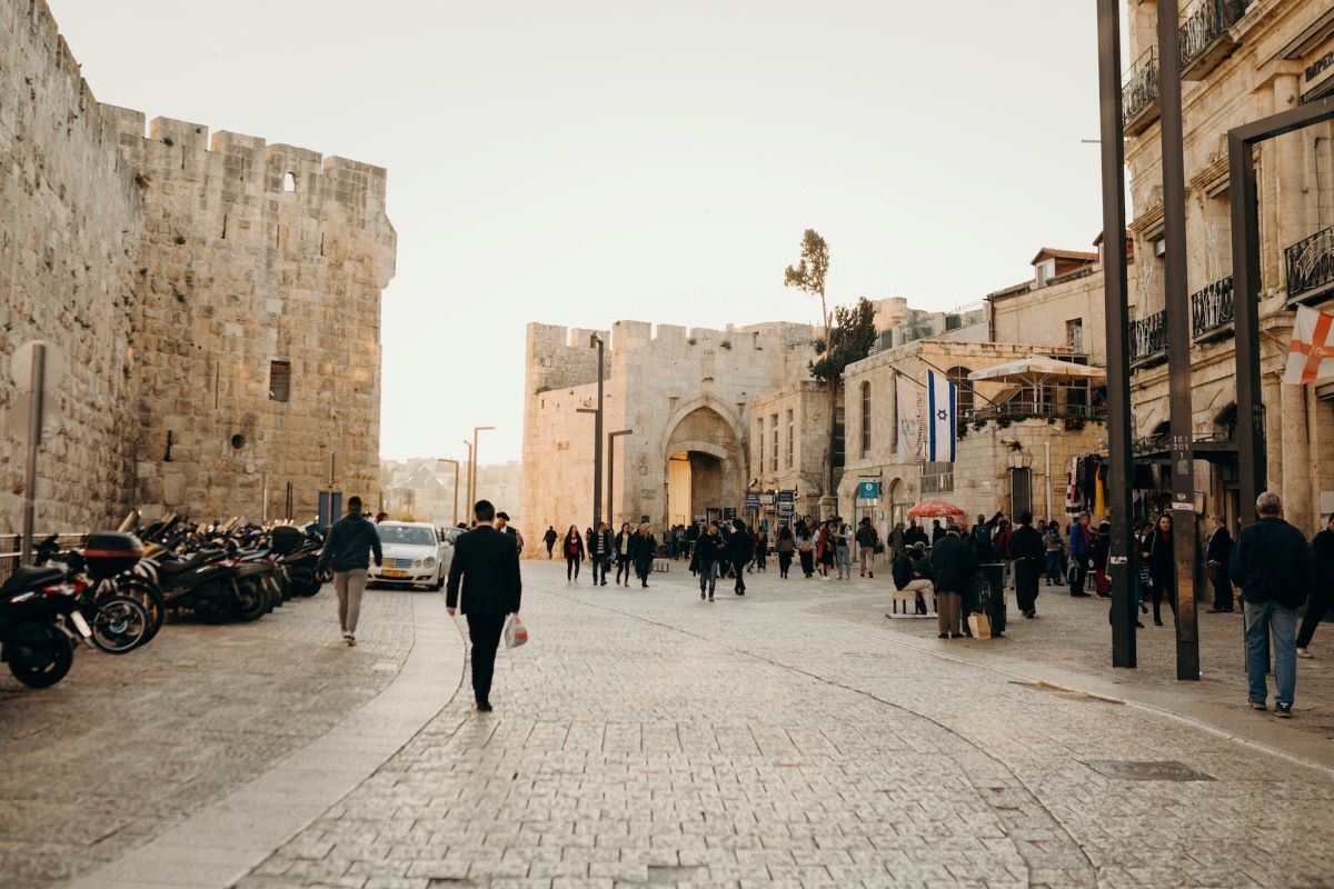 Mob attacks Armenian Christians amid Jerusalem land dispute - Vimarsana News