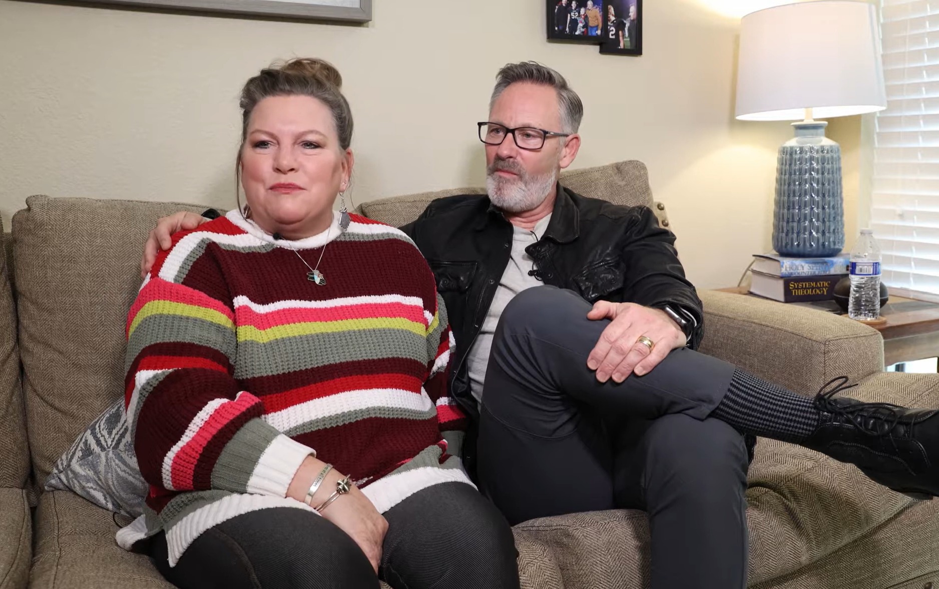 వ్యవస్థాపక పాస్టర్లు క్రాస్ టింబర్స్ చర్చికి రాజీనామా చేశారు