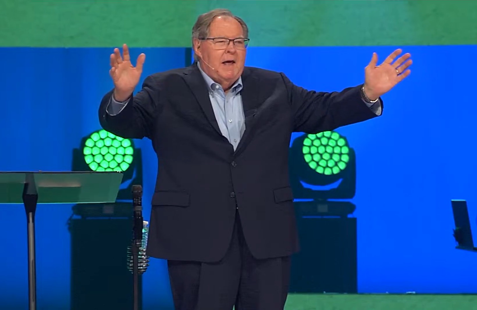 Megachurch pastor claims mistaken identity in abuse cover-up case | U.S.