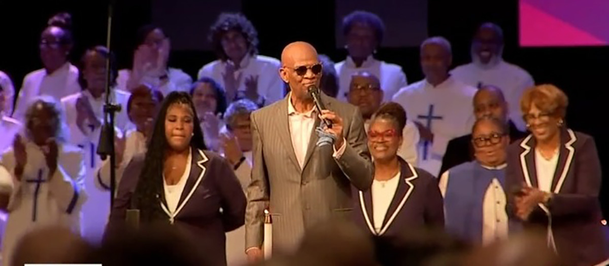 Texas pastor returns to megachurch after prison for 3.6M fraud