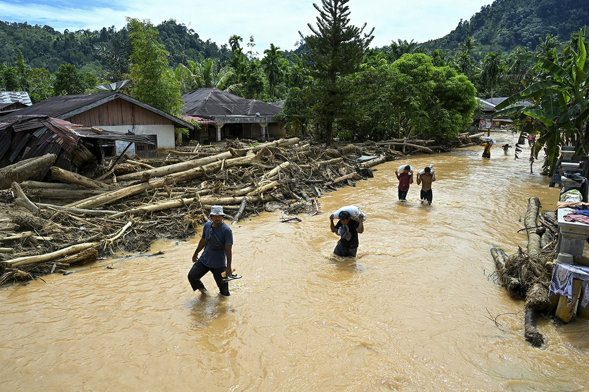 Indonesia flooding disaster leaves over 600 dead, hundreds missing