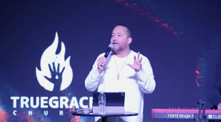 Bilingual Texas church removes pastor from website after reported arrest