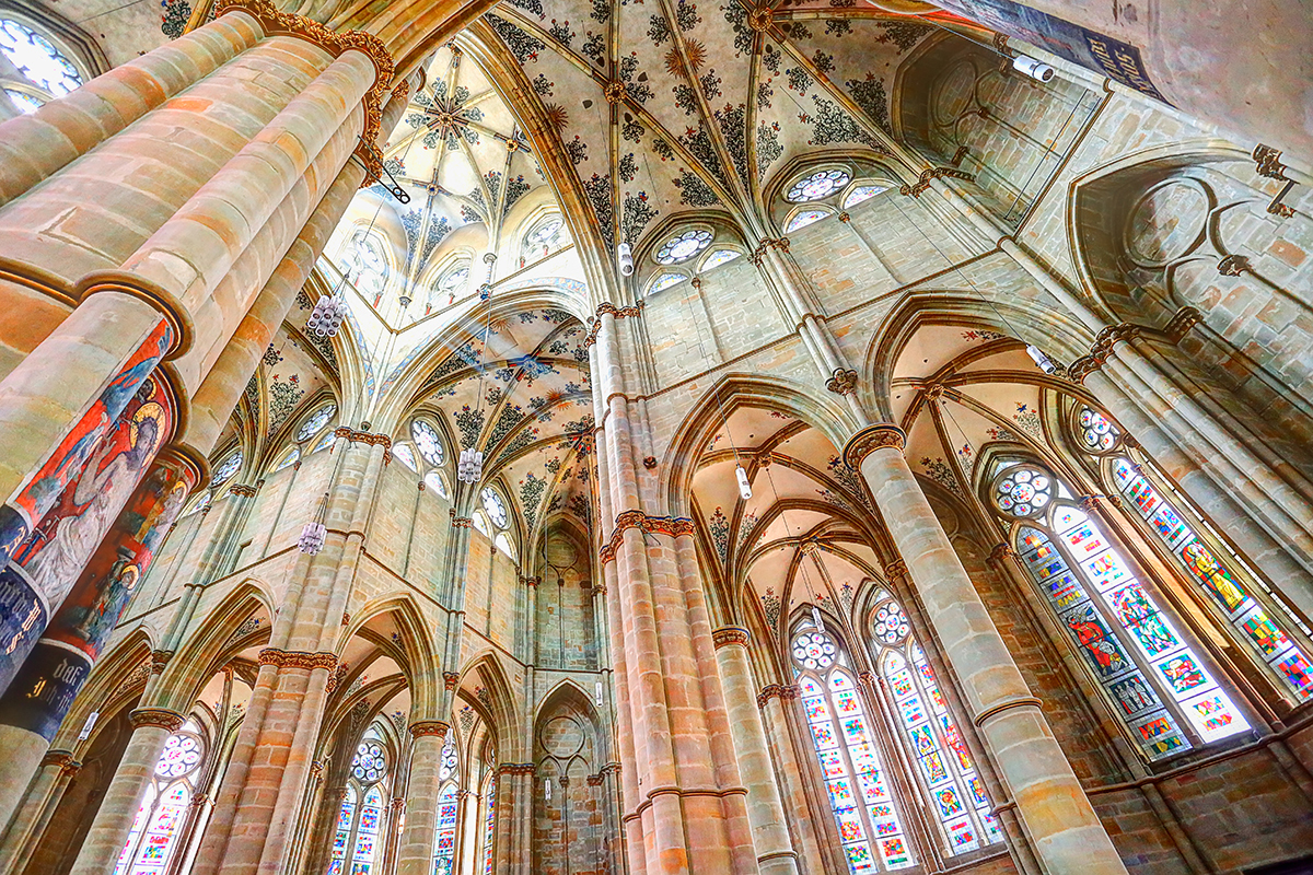 Germany, France lead Europe in anti-Christian hate crimes: Woman stabbed at prayer, church desecrations