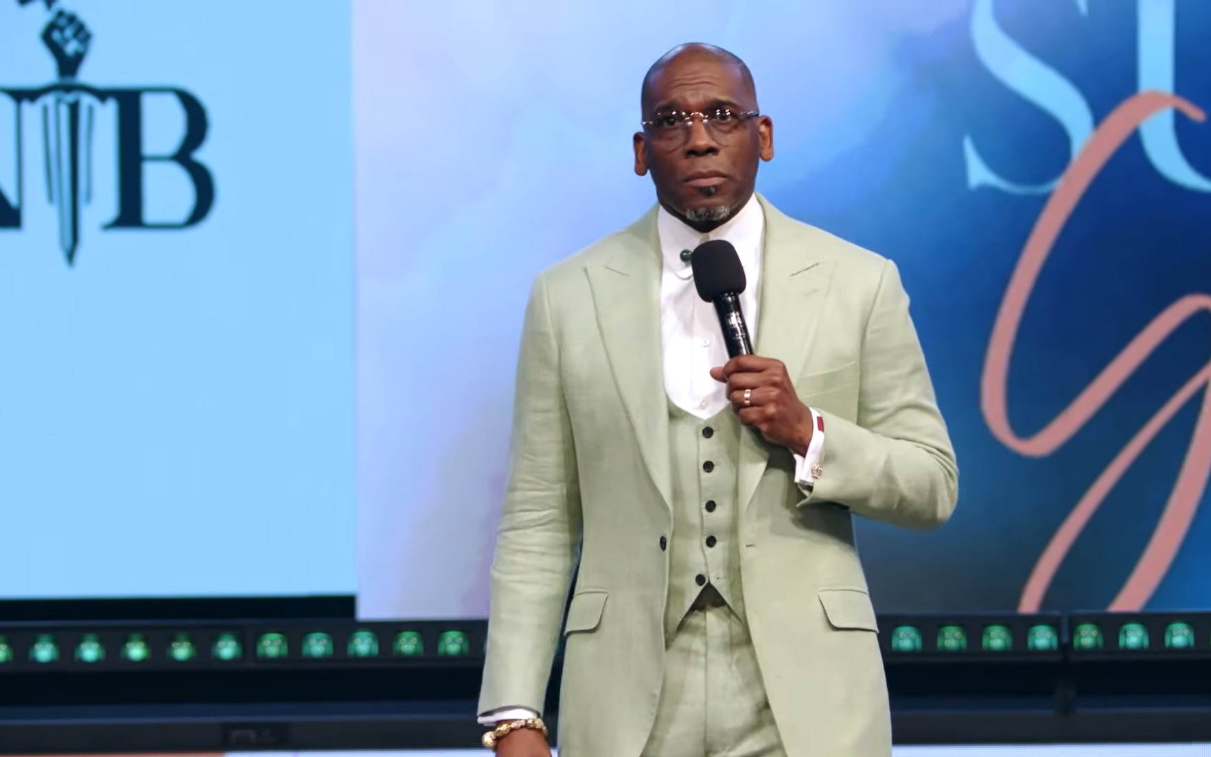 Pastor Jamal Bryant to lead national prayer rally for Nolan Wells