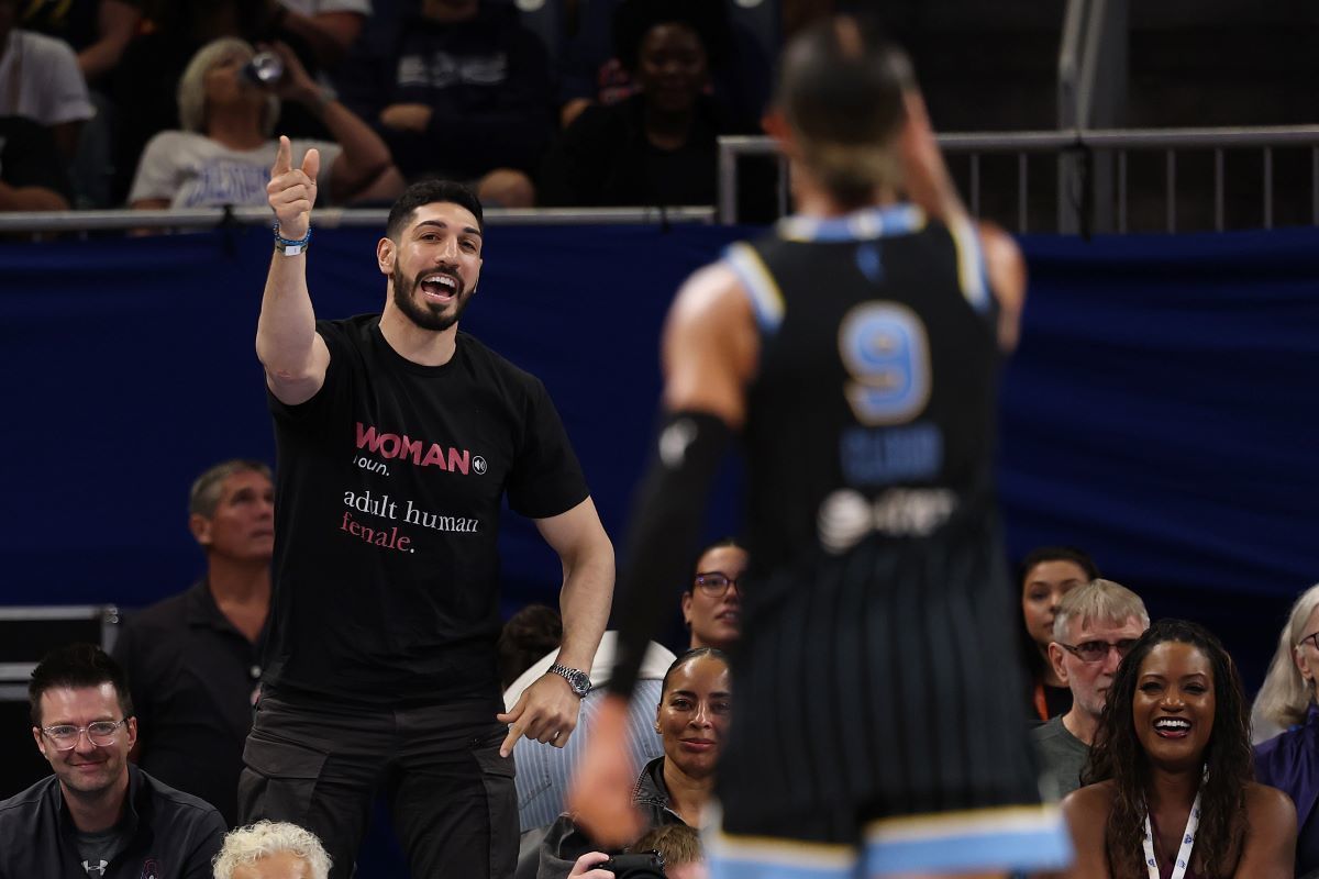 Enes Kanter Freedom kicked out of WNBA game while wearing shirt defining 'woman'