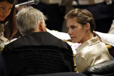 Amanda Knox Appeal Trial: Prosecutors Show Jury Horrific Photos of Kercher