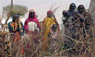 Internally displaced Sudanese women in the Kutum refugee camp in southern Darfur. The Sudanese government and two main rebel groups from Sudan's western Darfur region would attend peace talks starting on Sept. 15. (photo: REUTERS/Beatrice Mategwa)