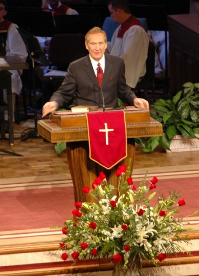 Adrian Rogers, in his final sermon as pastor of Bellevue Baptist Church, testified to God’s faithfulness throughout his life and his ministry at the Memphis-area congregation. Photo courtesy of Bellevue Baptist Church