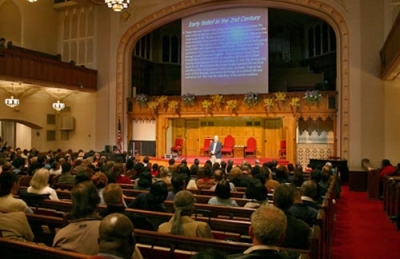 Over 500 people attend the conference Saturday at Calvary Baptist Church in Manhattan. Listeners learn the truth as Dr. Darrell Bock speaks on early Christian history. (Photo: The Christian Post)