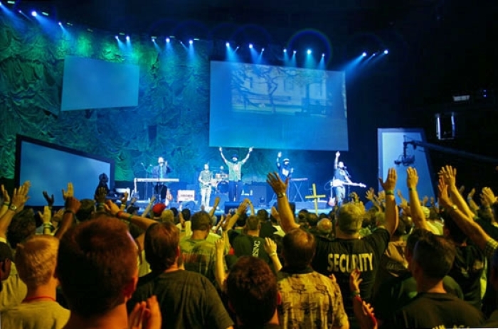 The Katinas perform at Promise Keepers' Unleashed Conference at the Pepsi Arena in Albany, drawing thousands of men to raise their hands in worship. 