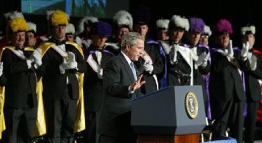 President Bush recieves a standing ovation as he speaks at the 122nd Annual Knights of Columbus Convention Tuesday, Aug, 3, 2004 in Dallas. (AP Photo/Pablo Martinez Monsivais)