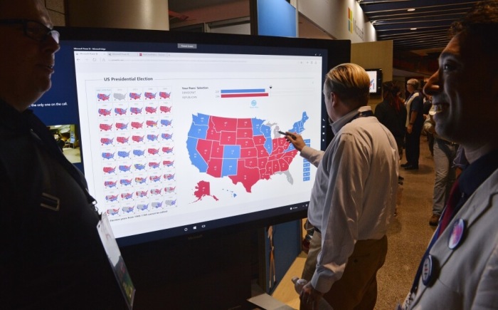 A delegate looks at an electoral map at the Democratic National Convention in Philadelphia, Pennsylvania, July 27, 2016.