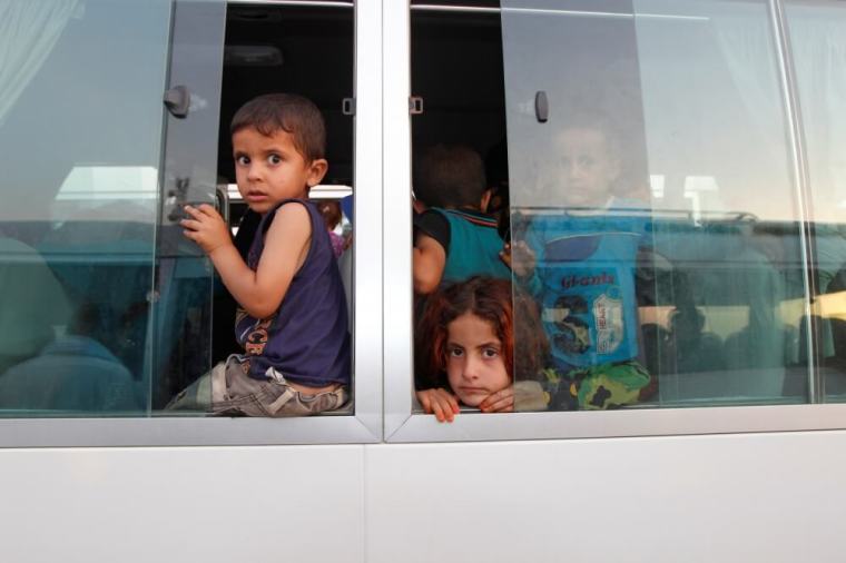 Displaced Iraqi children, who had fled to Syria to escape the violence in Mosul, transfer to a refugee camp in Kirkuk as they return to Iraq, September 10, 2016.