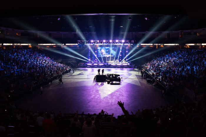 Harvest Georgia draws 7,500 people to Infinite Energy Arena Saturday evening on Sept.24, 2016, as well as an online attendance of 7,505 people. A total of 735 people made professions of faith on Saturday in response to the message.