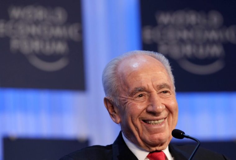 Israel's President Shimon Peres smiles as he addresses delegates during the annual meeting of the World Economic Forum in Davos in this January 24, 2013, file photo.