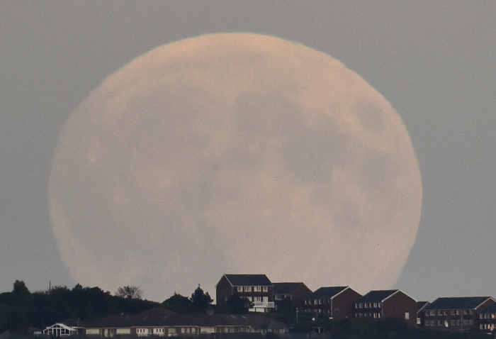 A 'supermoon'' rises above Brighton in southern England September 27, 2015. Sky-watchers around the world are in for a treat Sunday night and Monday when the shadow of Earth casts a reddish glow on the moon, the result of rare combination of an eclipse with the closest full moon of the year. The total 'supermoon' lunar eclipse, also known as a 'blood moon' is one that appears bigger and brighter than usual as it reaches the point in its orbit that is closest to Earth.