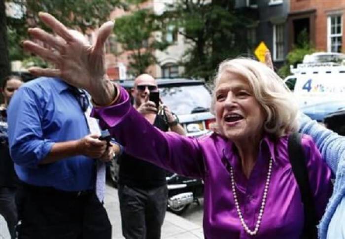 Edith ''Edie'' Windsor (C) reacts to cheers as she arrives for a news conference following the U.S. Supreme Court 5-4 ruling striking down as unconstitutional the Defense of Marriage Act, in New York June 26, 2013.