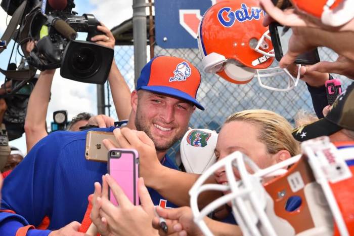 New York Mets outfielder Tim Tebow (15) takes a selfie photo with a fan after his workout at the Mets Minor League Complex, Port St. Lucie, Florida, September 19, 2016.