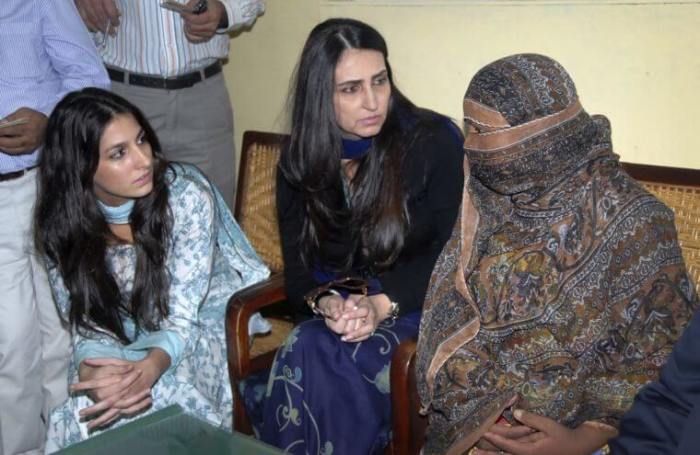 Asia Bibi (R) was sentenced to execution in 2010 after being accused by her former colleagues of blaspheming against the Prophet Mohammad.