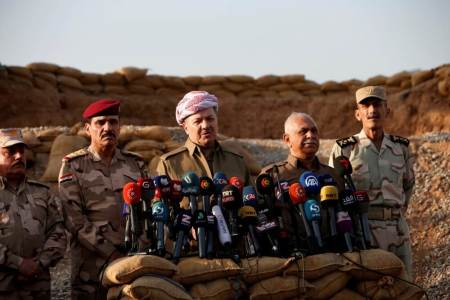 Iraq's Kurdistan region's President Massoud Barzani (C) speaks during a news conference on the outskirts of Mosul, Iraq, October 17, 2016.