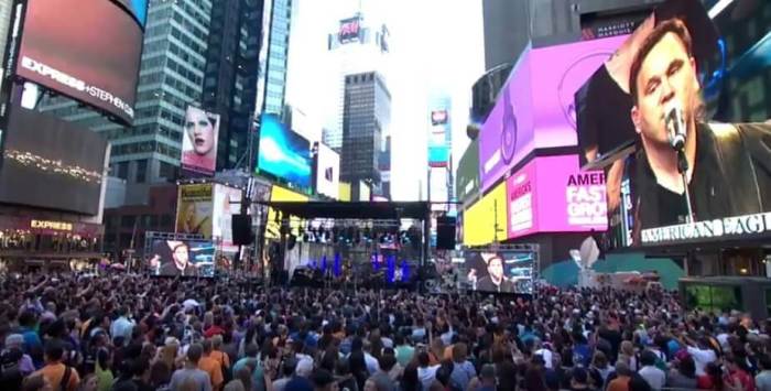 Matt Redman sings '10,000 Reasons' in New York City's Times Square on August 1, 2016.