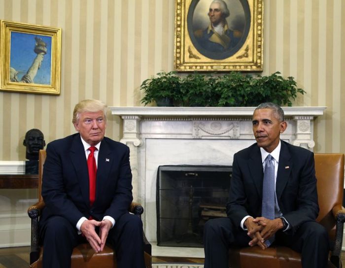 U.S. President Barack Obama (R) meets with President-elect Donald Trump to discuss transition plans in the White House Oval Office in Washington, November 10, 2016.