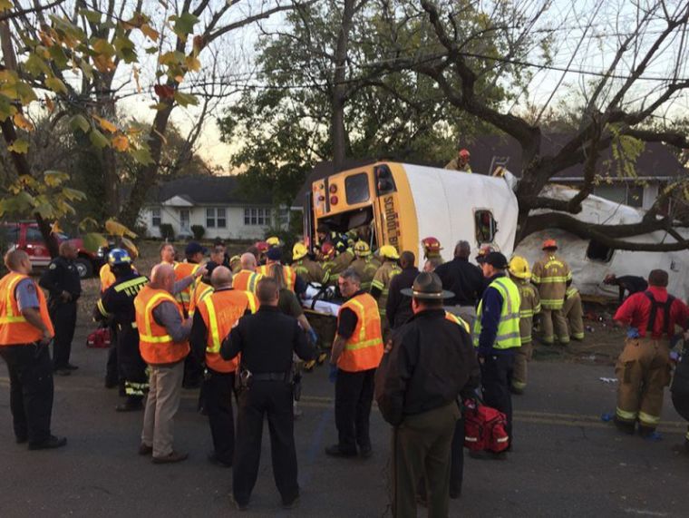 Rescue officials at the scene of a school bus crash involving several fatalities in Chattanooga, Tennessee, November 21, 2016.