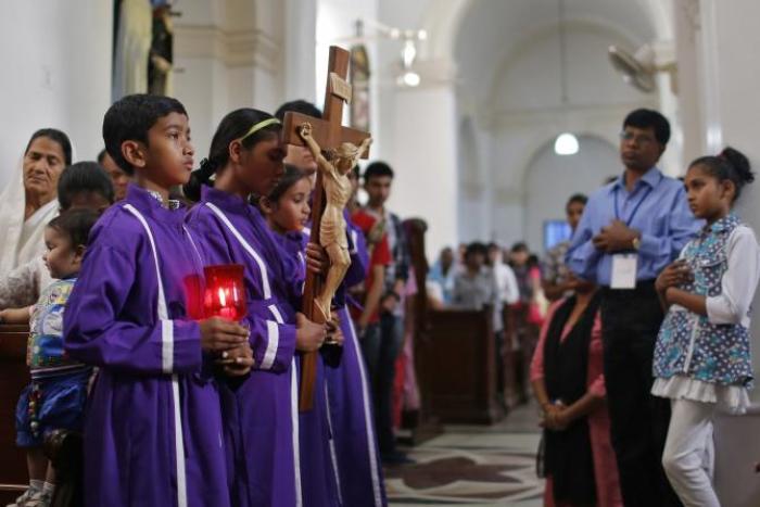 Catholic devotees attend a Good Friday Mass inside at a church in New Delhi April 18, 2014.
