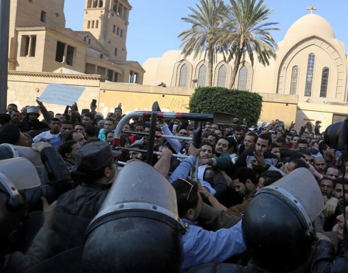 Christians and security forces clash outside Cairo's Coptic Orthodox Cathedral after an explosion inside the cathedral in Cairo, Egypt, December 11, 2016.
