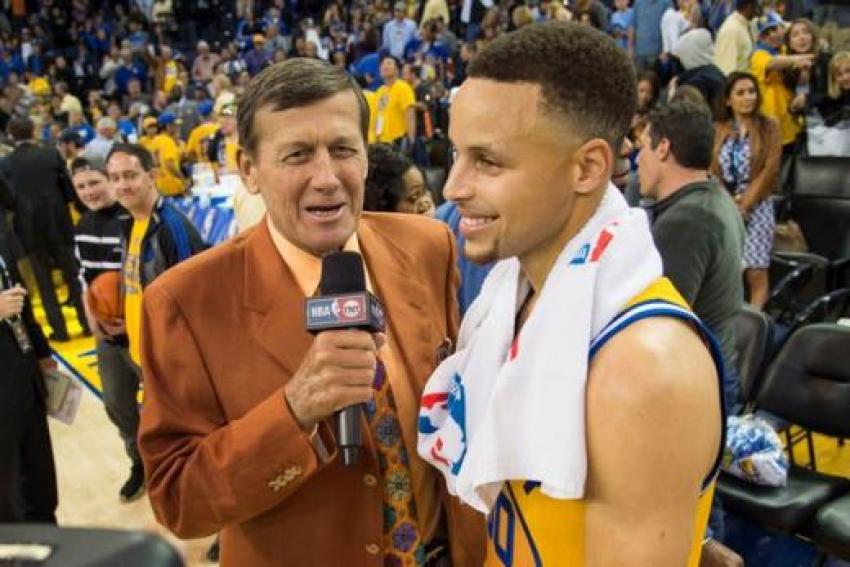 TNT broadcaster Craig Sager (left) interviews Golden State Warriors guard Stephen Curry (30, right) March 30, 2016.
