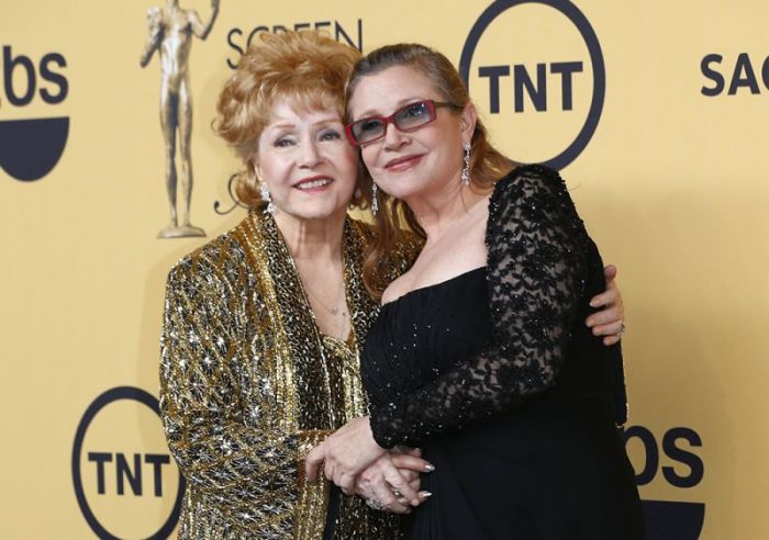 Actress Debbie Reynolds poses with her daughter actress Carrie Fisher backstage after accepting her Lifetime Achievement award at the 21st annual Screen Actors Guild Awards in Los Angeles, California January 25, 2015.