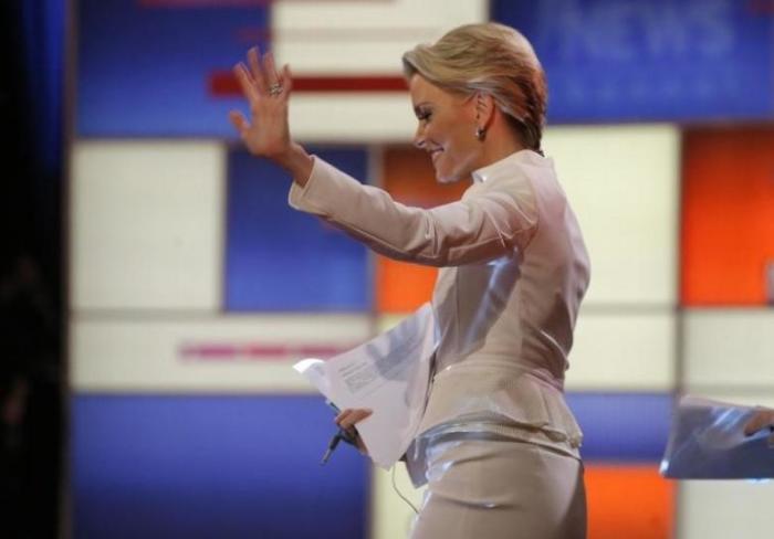 Fox News Channel anchor and debate moderator Megyn Kelly waves to the crowd as she arrives at the U.S. Republican presidential candidates' debate in Detroit, Michigan, March 3, 2016.