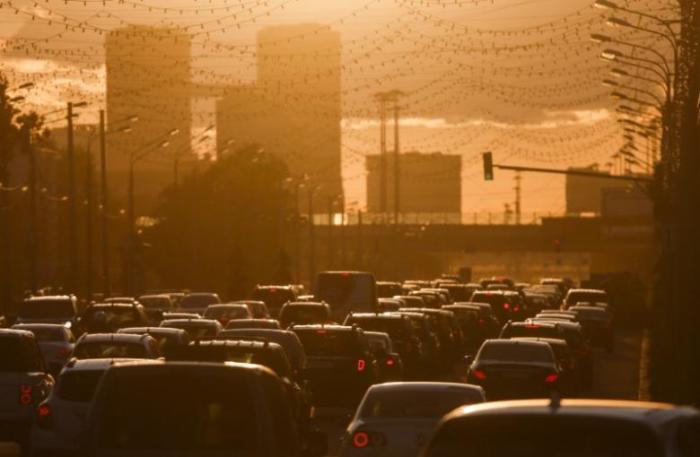 FILE PHOTO: Cars are stuck in a traffic jam during sunset in Moscow, Russia, June 4, 2015.