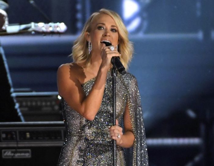 Carrie Underwood performs 'Stand By Your Man' at the 50th Annual Country Music Association Awards in Nashville, Tennessee, November 2, 2016.