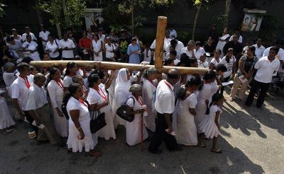 Catholics carry a holy cross at a street parade during a special Good Friday mass in Colombo March 29, 2013. Holy Week is celebrated in many Christian traditions during the week before Easter.