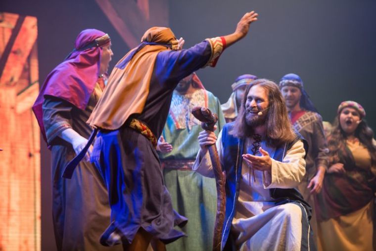 Actors reenact Jesus miracles during Promise production, 2016.