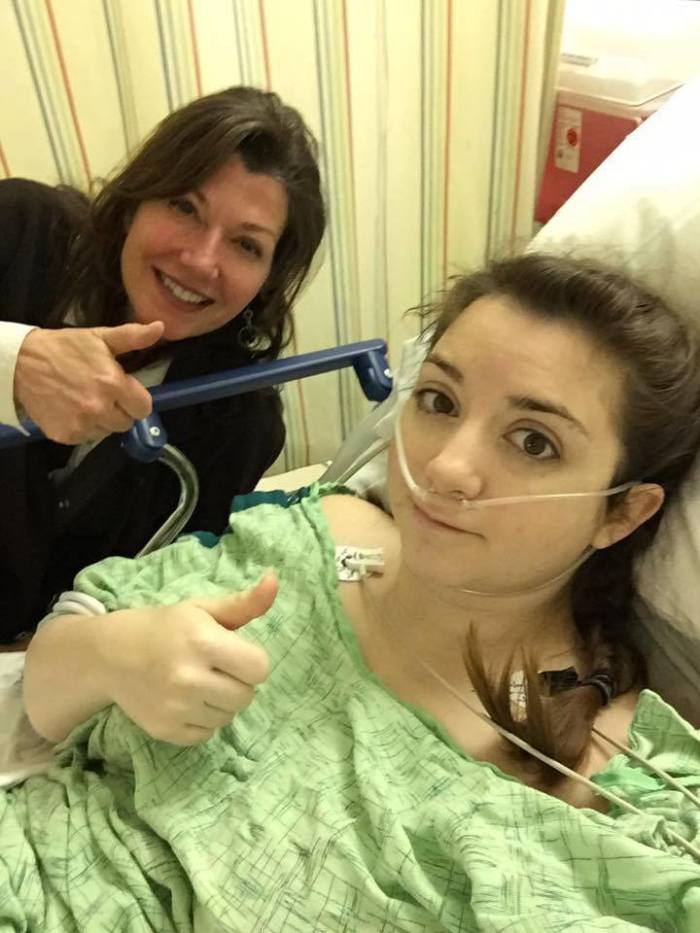 Amy Grant poses with her daughter Millie after undergoing kidney surgery, Jan 24, 2017.
