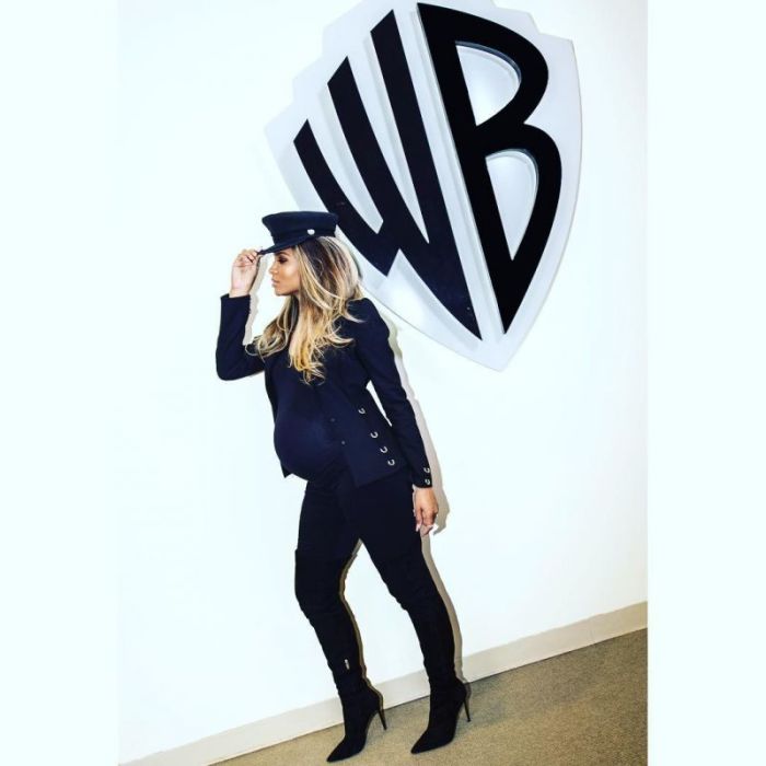 R&B singer Ciara signs with Warner Bros. Records.