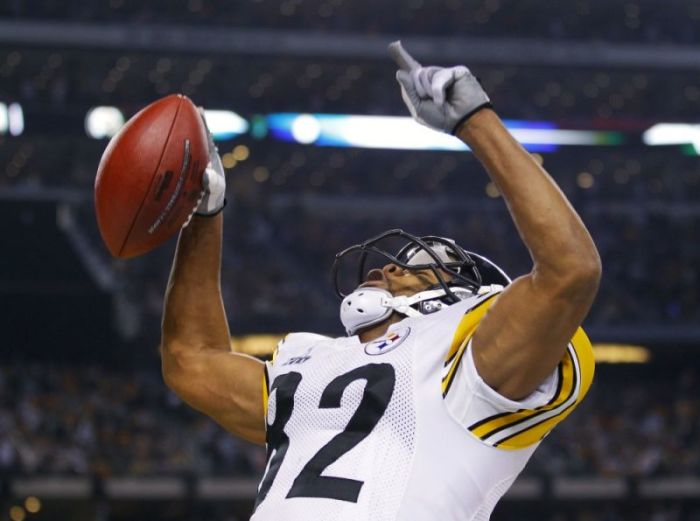 Pittsburgh Steelers wide receiver Antwaan Randle El (82) celebrates after scoring a two-point conversion in the fourth quarter against the Green Bay Packers during the NFL's Super Bowl XLV football game in Arlington, Texas, February 6, 2011.