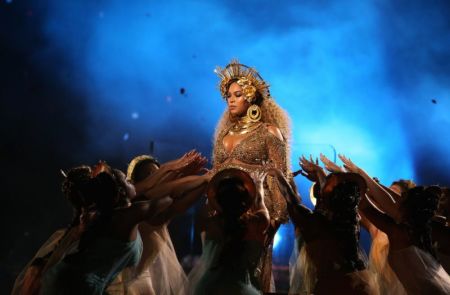 Beyonce performs at the 59th Annual Grammy Awards in Los Angeles, 13 Feb. 2017.