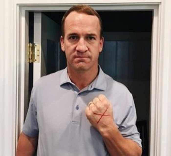 Peyton Manning drew a red X on his hand to join the End it Movement in their fight against sex slavery, Feb 23, 2017.