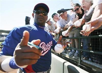 Texas Rangers Sammy Sosa gestures while signing autographs for fans in Phoenix, Arizona, March 8, 2007.