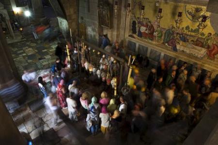 Tourists visit the church of the holy Sepulchre in Jerusalem's Old City, photographed on October 29, 2015.