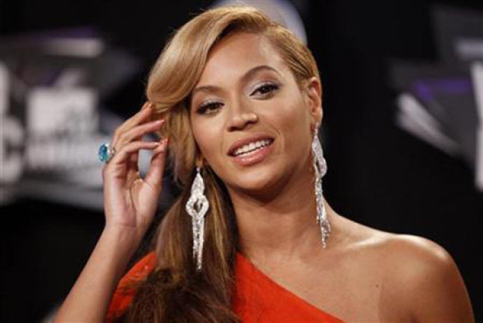Singer Beyoncé poses at the 2011 MTV Video Music Awards in Los Angeles.