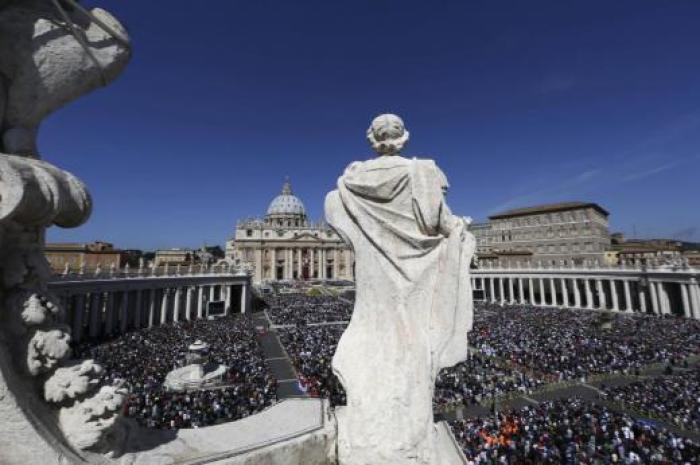 Faithful attend the Easter mass led by Pope Francis in Saint Peter's Square at the Vatican