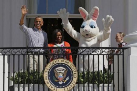 Former US President Barack Obama, first lady Michelle Obama and the Easter Bunny (April 2015).